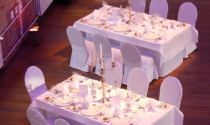 Festlich dekorierte Tische von Zeitgeist Event Catering Berlin