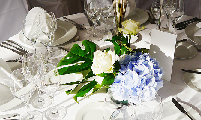 Floral dekorierte Tisch Details von Zeitgeist Event Catering Berlin
