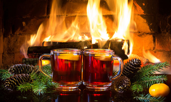 Glühwein am Kamin Zeitgeist Weihnachtsfeier Catering